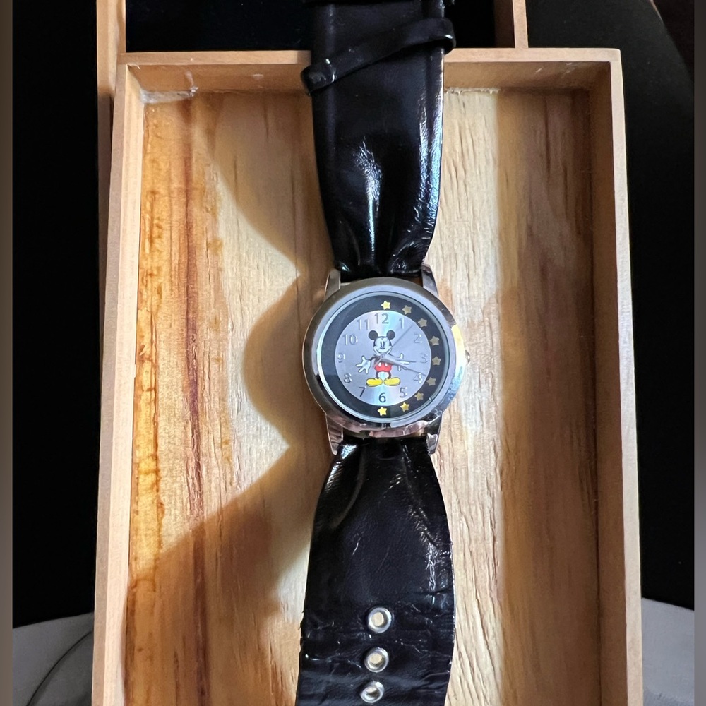🆕VINTAGE DISNEY WATCH